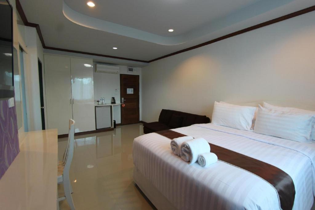 Thada Chateau Hotel Buriram Exterior foto