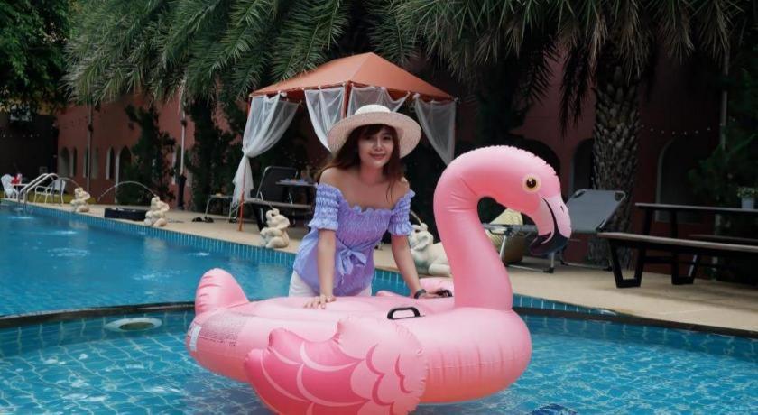 Thada Chateau Hotel Buriram Exterior foto
