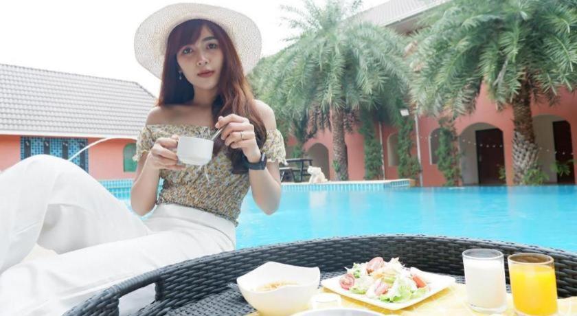 Thada Chateau Hotel Buriram Exterior foto
