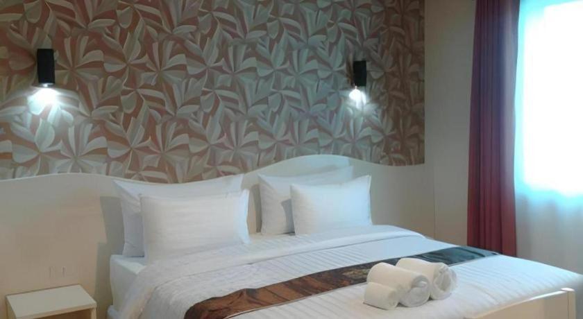 Thada Chateau Hotel Buriram Exterior foto