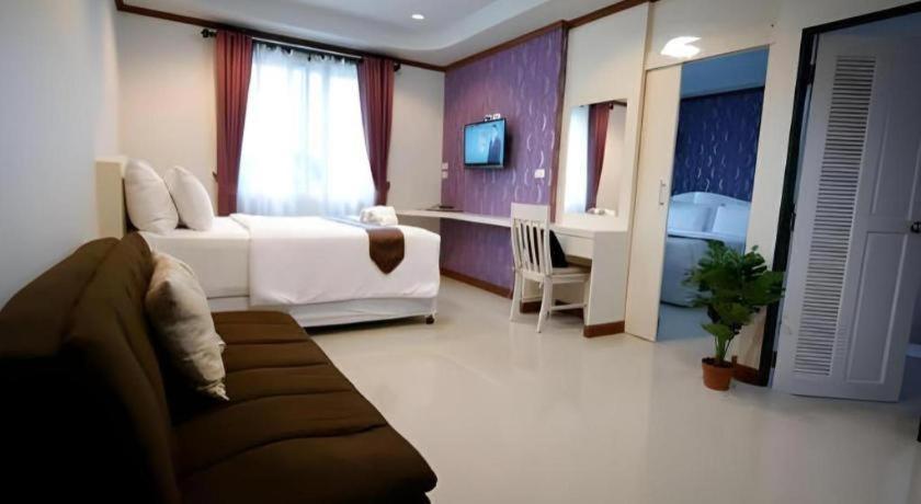 Thada Chateau Hotel Buriram Exterior foto