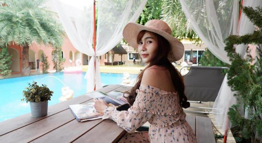 Thada Chateau Hotel Buriram Exterior foto
