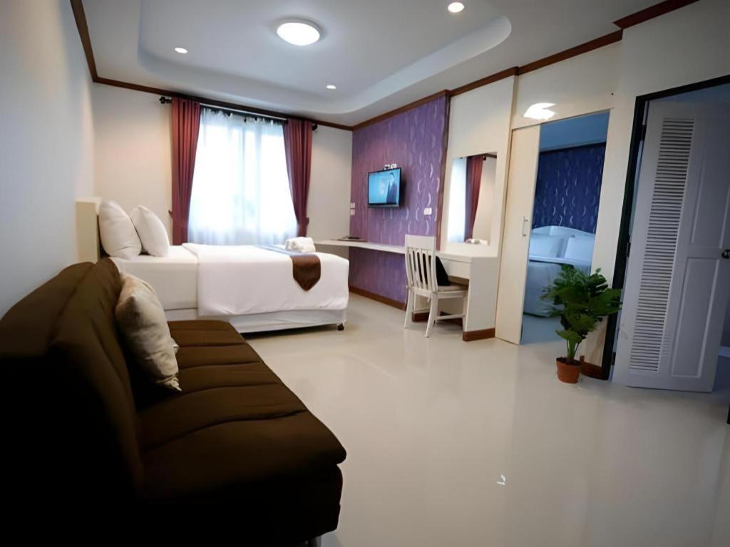 Thada Chateau Hotel Buriram Exterior foto