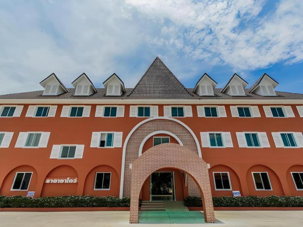 Thada Chateau Hotel Buriram Exterior foto