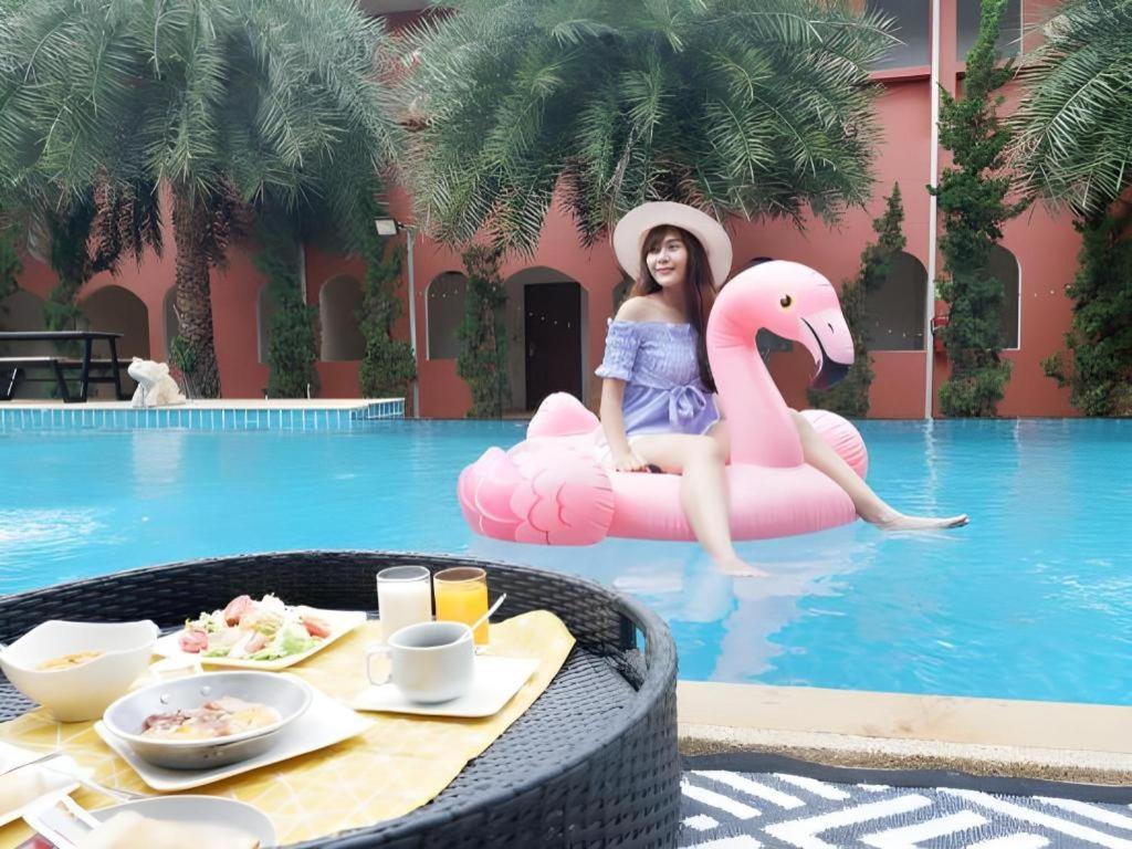 Thada Chateau Hotel Buriram Exterior foto